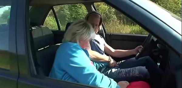  Old bitch gives head in the car then doggystyled